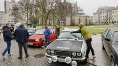 Los coches, durante su parada en O Carballi�o.