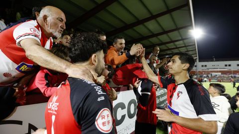 Imagen el pasado domingo de la decepcin de aficin y jugadores del Arousa tras su eliminacin por segundo ao consecutivo de la fase de ascenso