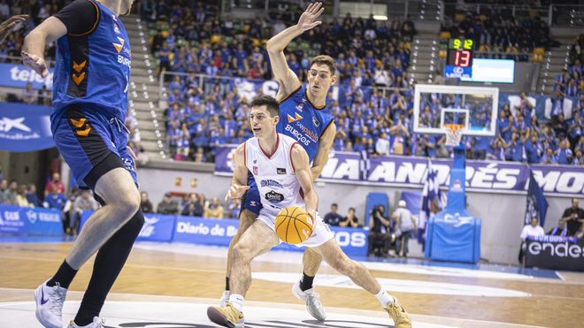 Barcello, que acab� con trece puntos, fue uno de los destacados del Obradoiro