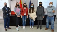 Las tres alumnas del IES A Xunqueira II, de Pontevedra, en la Facultade de Ciencias da Educaci�n e do Deporte, donde defendieron su proyecto Stembach
