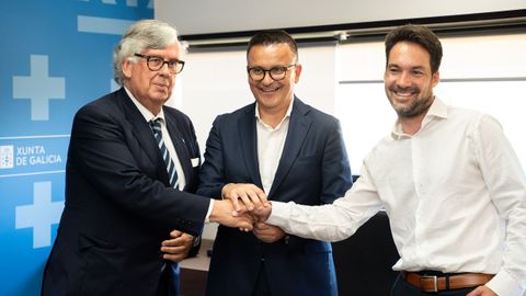 El presidente de la CEG, Juan Manuel Vieites; el conselleiro de Emprego, Jos� Gonz�lez y el secretario xeral de UGT, Crist�bal Medeiros. 