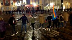 La cadena humana contra el sida, a su llegada a la plaza Mayor de Gij�n