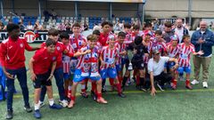 Los infantiles del CD Foz celebran su triunfo por 3-1 contra la Sarriana en A Cheda.