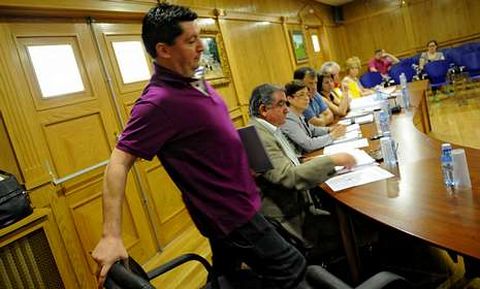 Ramiro Rodr�guez abandon� la sesi�n plenaria al no poder actuar como portavoz del BNG.