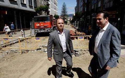 <span lang= es-es >Humanizaci�n de Enrique Lorenzo.</span> Caballero visit� ayer las obras de reforma de la calle Enrique Lorenzo, suspendida el lunes por la hospitalizaci�n de Carmela Silva, acompa�ado de David Regades. Sin embargo, su verdadero inter�s era realizar declaraciones sobre el �rea Metropolitana.
