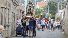 Con los santos a cuestas a 7�km/h