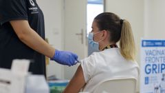 La campa�a de vacunaci�n de la gripe, que se inici� con el personal sanitario, abarca ya a todos los mayores de 65 a�os
