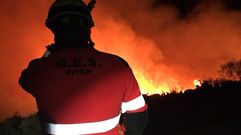 Incendio forestal en la parroquia de Nieva en Avin