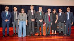 Caballero, ayer con cargos pol�ticos y responsables de la empresa en la presentaci�n del libro �Del refino de petr�leo a la log�stica y el transporte: 138 a�os de Bab� y Compa��a�