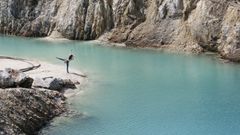 El secreto de las aguas turquesas de Monte Neme