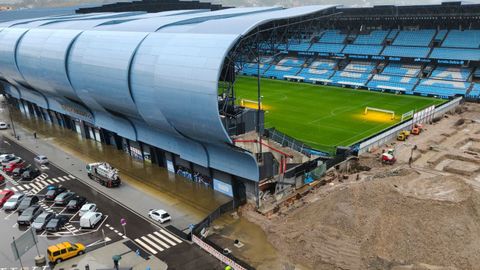 Inundaciones en los bajos de Bala�dos durante las obras en el estadio