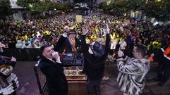 Miles de personas disfrutaron del xoves de comadres en Ver�n.