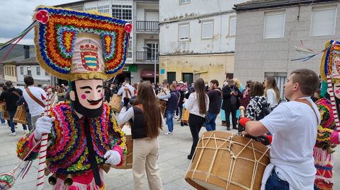 El folin de Chaguazoso en el desfile de Vilario de Conso