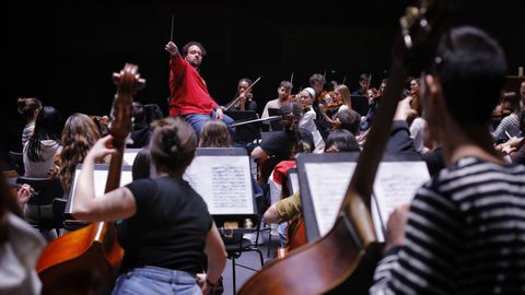 La OJSG durante un ensayo para le concierto de su 30 aniversario