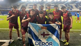 Jugadores del Deportivo juvenil, celebrando la victoria en Tenerife