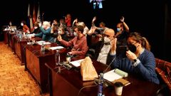 Los votos de los concejales del BNG y del PSOE bastaron para retirar la calle a Juan Carlos I