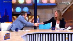 Jes�s Cintora y Marta G�mez Montero, �haciendo las paces� este lunes con un apret�n de manos.