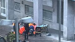 Uno de los siete ladrones fue detenido tras romperse una pierna al intentar huir tirándose por la ventana del centro de formacion en estética y peluquería de la calle Laverde Ruiz en el que estaba robando