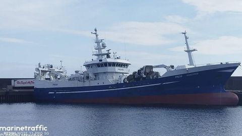 Challenge, arrastrero de 65 metros de eslora, el barco de una empresa impulsada por Puerto de Celeiro y una firma irlandesa que pescar lirio en aguas internacionales. (Foto extrada del portal Marinetraffic, firmada por Sandy Strachan).