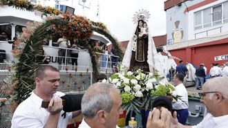 La Virgen del Carmen, a bordo del Cantio, el pesquero que capitane la procesin martima de Burela el 1 de junio del 2025