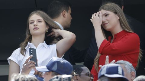 La princesa Leonor y su hermana, la infanta Sof�a, en el estadio MetLife