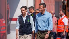El presidente de la Junta de Andaluc�a, Juanma Moreno, y el presidente del Gobierno, Pedro S�nchez, en Turre (Almer�a).