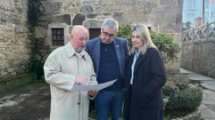 Carlos H. Fern�ndez Coto, presidente de la Federaci�n de Alfombristas de Galicia y de Apatrigal, en una reuni�n mantenida con el Concello de Ames para hablar del dise�o del tapiz que despedir� el a�o.