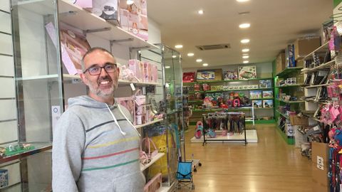  Alberto Barreiro, de la jugueter�a Don Dino, en Betanzos