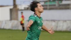 Adri Kun festexa un gol contra O Val na Marosa.