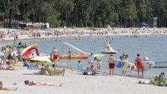 La playa de A Madalena llena de ba�istas, en una imagen de archivo