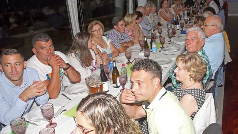 CENA BENEFICA ASOCIACION CONTRA EL CANCER DE PORTO DO SON EN EL CLUB NAUTICO DE PORTOSIN
