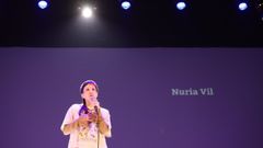 Nuria Vil, recitando no festival Algu�n que Respira!, no teatro Principal de Santiago.