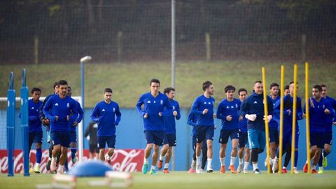 Los jugadores del Oviedo en El Requexn