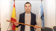 Luis Insua, el 19 de agosto del 2025, cuando tom� posesi�n como alcalde de Fisterra, tras prosperar la moci�n de censura promovida por el PP y el edil no adscrito, Francisco Mart�nez Traba.
