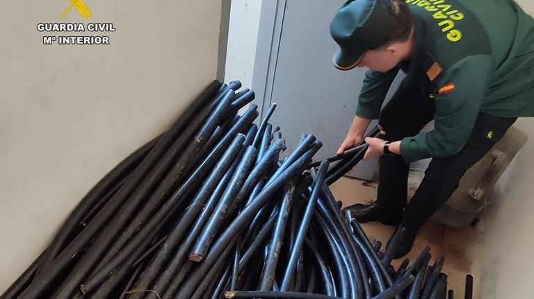 Cable recuperado por los agentes de la Guardia Civil