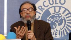 Z��iga, en la presentaci�n de uno de sus libros en el a�o 2003