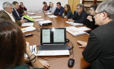 La comisi�n informativa de urbanismo celebrada ayer se prolong� durante algo m�s de hora y media. 