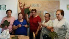 Alba Alvite y su madre, Cristina Pose, gestionan�una Casa do Maior cada una. En la imagen, una de ellas.