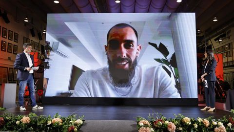 Borja Iglesias particip� en la gala mediante videollamada, al no poder asistir en persona