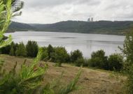 No es solo el lago (2,2 kil�metros): la rehabilitaci�n medioambiental afecta a todo el entorno. En total, mil hect�reas, con 450.000 �rboles, seg�n la empresa. 