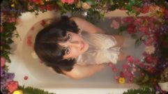 Ant�a Mu��o, en un fragmento del videoclip