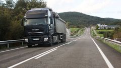 La carretera mete bastante tr�fico de camiones