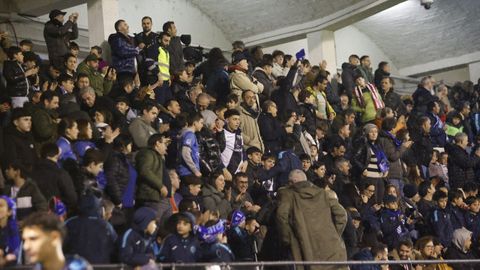 La afici�n azulona en las gradas de O Couto