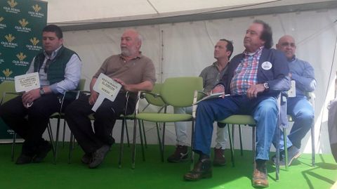 Propietarios de los restaurantes que participaron en la puja del �campanu�.Propietarios de los restaurantes que participaron en la puja del �campanu�