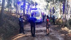 Un momento del rescate de la joven herida, que hab�a salido en bicicleta junto a su padre y su hermana