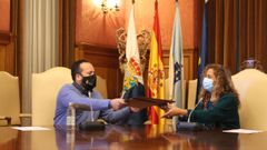 La presidenta de la Diputaci�n, Carmela Silva, y el alcalde de Vilaboa, C�sar Poza, firmaron el convenio del proyecto ReacPon