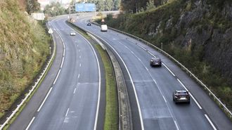 Los cambios de color en el asfalto de la AP-9 en la zona entre Pontedeume y Ferrol indican los arreglos del firme