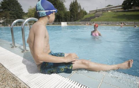 Las piscinas exteriores de Lal�n abrir�n hoy al p�blico con un horario de 12.00 a 20.00 horas. 