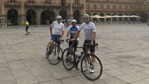 Omar Rodr�guez, J�se Mar�a Rodr�guez y Placido Garc�a durante ruta en bicicleta