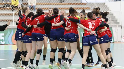 El Porri&ntilde;o, con una gran defensa y un efectivo ataque y con Ferrar&iacute;n de protagonista, encamin&oacute; su presencia en el &laquo;play off&raquo;.